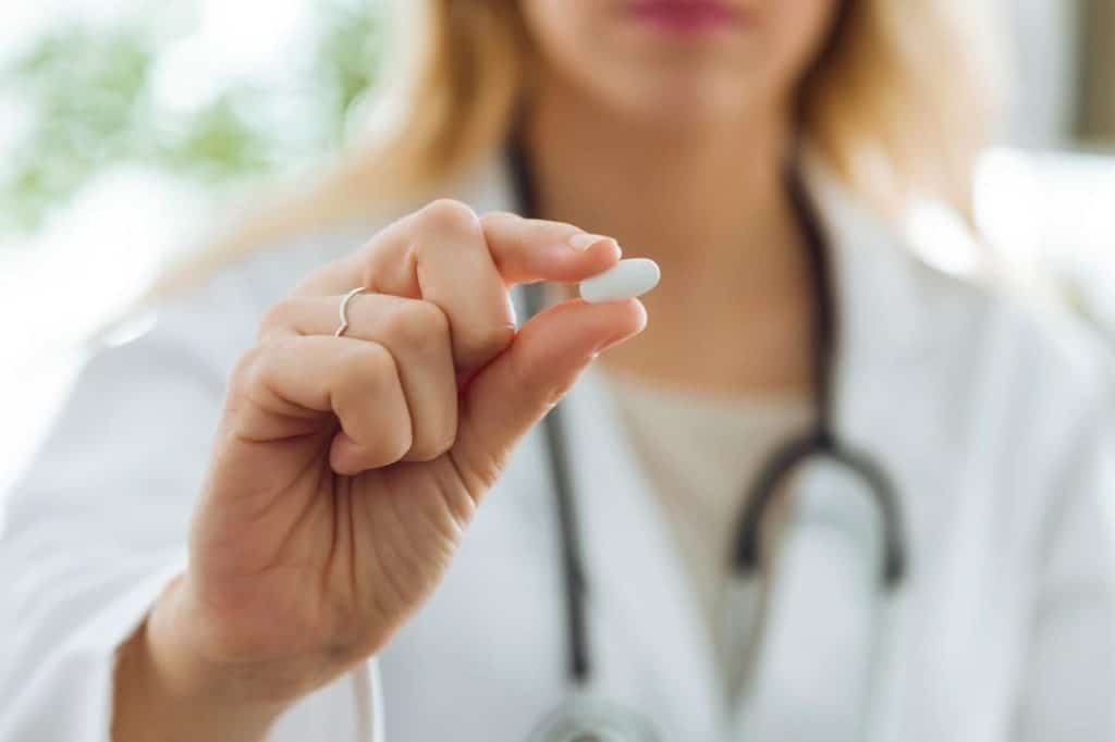 Uống thực phẩm chức năng cho người tiểu đường theo chỉ định của bác sĩ.